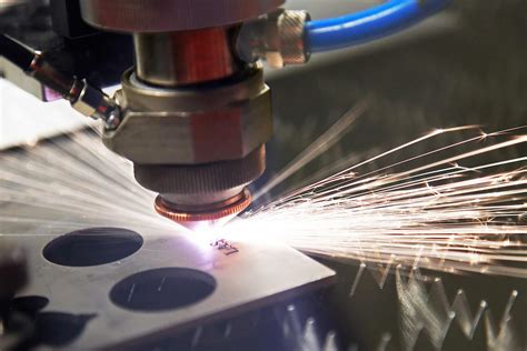 corte de láminas de metal cnc por láser|Qué es el corte CNC de metales: Proceso y aplicaciones.